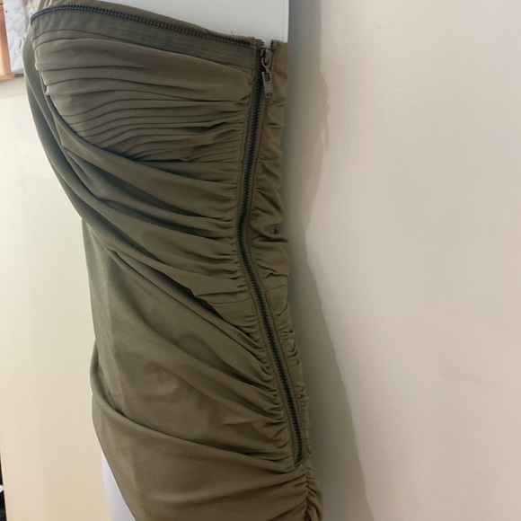 Bebe army green one sleeve top with chrome zipper accent size small - Picture 4 of 9